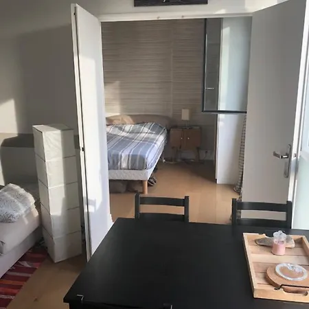 Apartment Beautiful Bright, Cosy Apt Near Parc De Belleville Paris